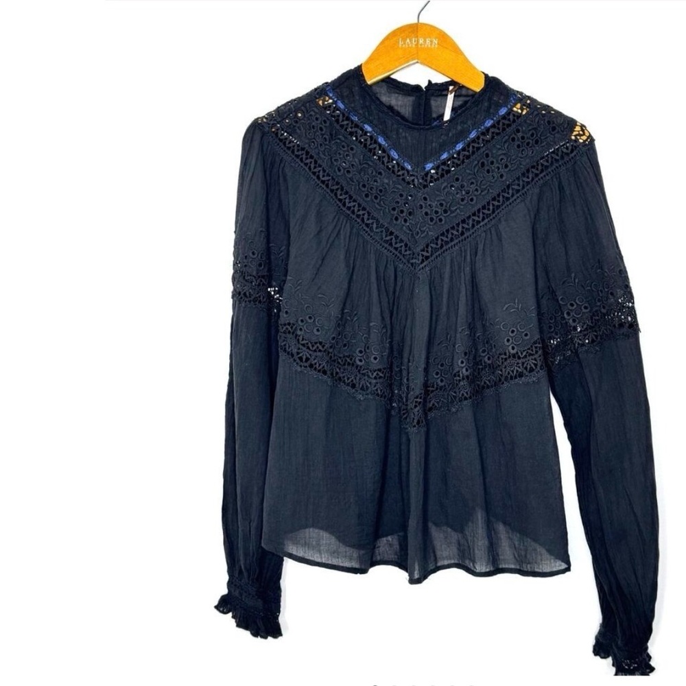 Free People black button back top‎